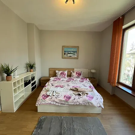 Rio Sunny 2bdr Near Ndk - Metro - Non-stop Paid Public Parking * Sofia