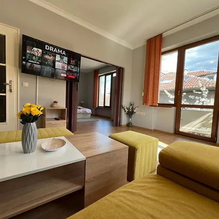 Rio Sunny 2bdr Near Ndk - Metro - Non-stop Paid Public Parking *