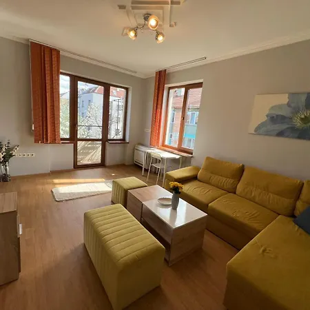 Rio Sunny 2bdr Near Ndk - Metro - Non-stop Paid Public Parking Sofia