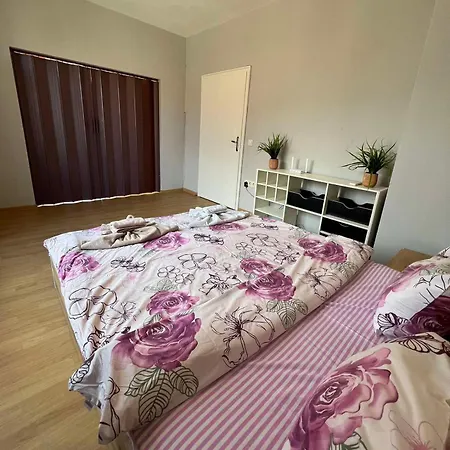 Rio Sunny 2bdr Near Ndk - Metro - Non-stop Paid Public Parking Sofia
